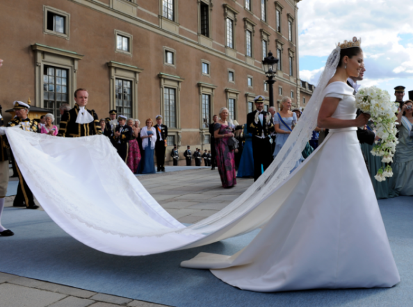 Crown_Princess_Victoria_Sweden_Wedding_dress