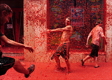 Tomatina Throwing Tomatoes Festival Spain Bunol Valencia 6
