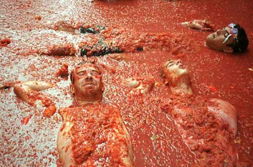 Tomatina Throwing Tomatoes Festival Spain Bunol Valencia 12