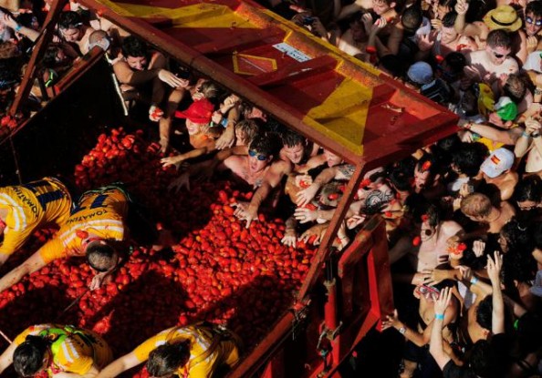 Tomatina Throwing Tomatoes Festival Spain Bunol Valencia 3