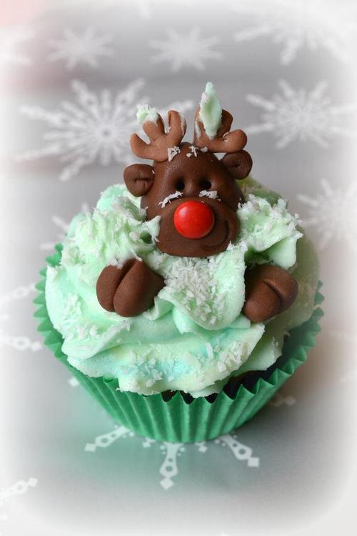 Christmas Cupcakes and Best Holiday Wishes from Mole Empire 8