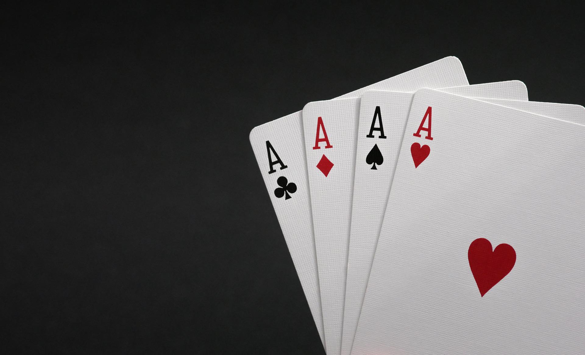 Игра в карты в туза. Карты игровые. Покер карты. Покер картинки. Карт в покере.